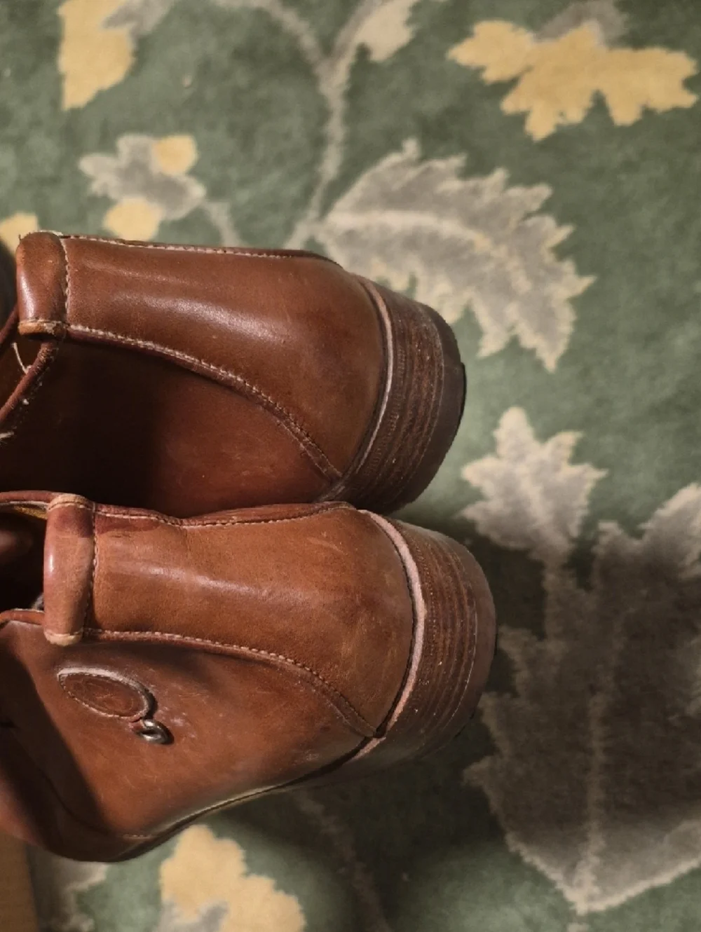 Gucci Men’s Brown Leather Chukka Lace-Up Boots